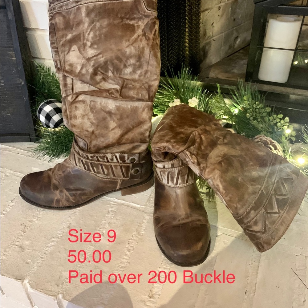 Boots knee high from the buckle